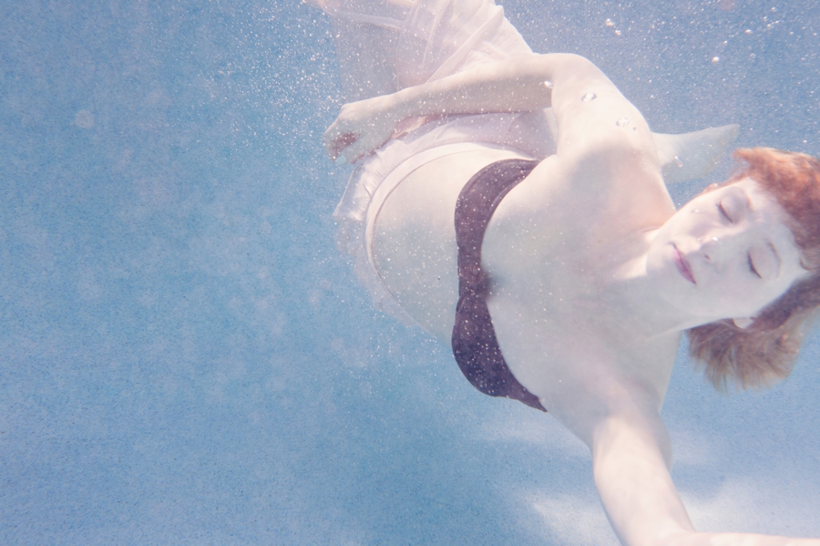 SayBre Photography_under water photography_Alabama maternity phototgrapher_maternity photos_birmingham wedding photographer_under water maternity_pool photography_008